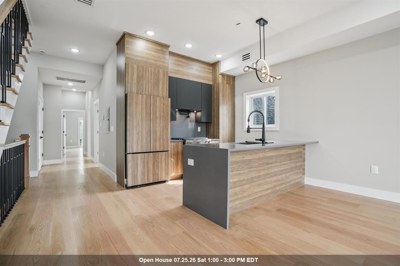 Property Photo:  68 Thorne St 2  NJ 07307 