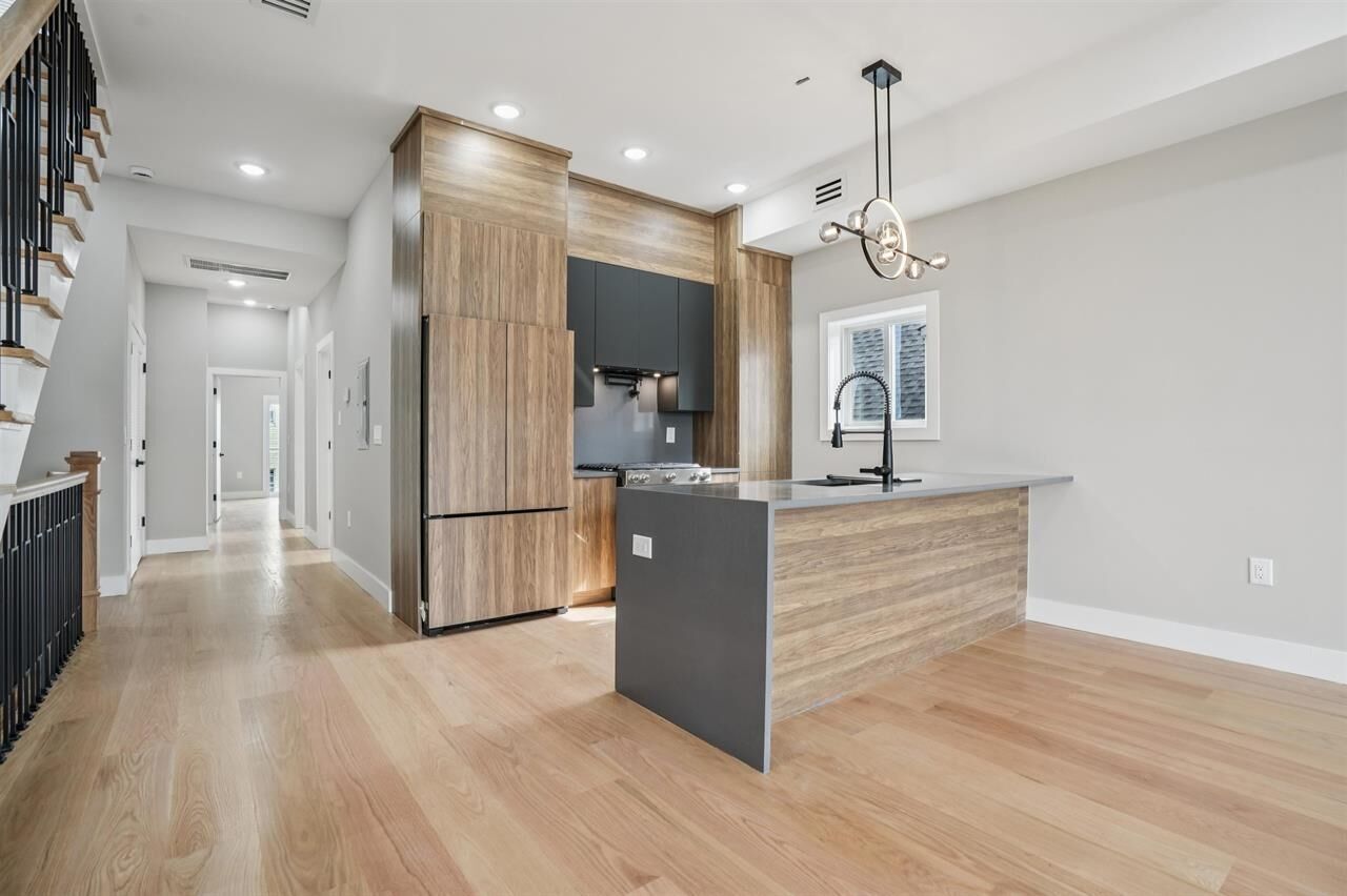 Property Photo:  68 Thorne St 2  NJ 07307 