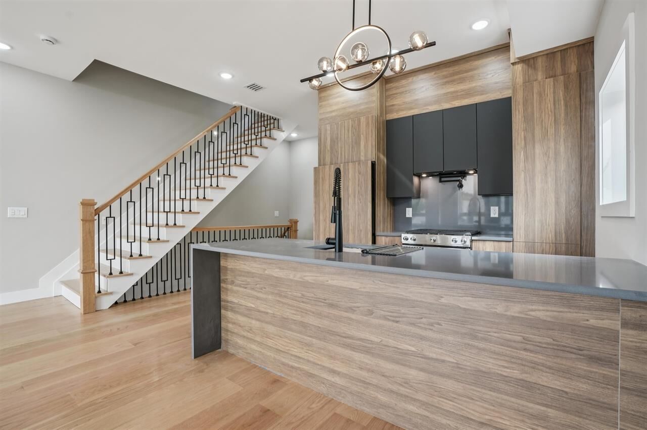 Property Photo:  68 Thorne St 2  NJ 07307 