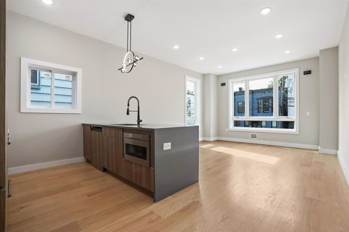 Property Photo:  68 Thorne St 1  NJ 07307 