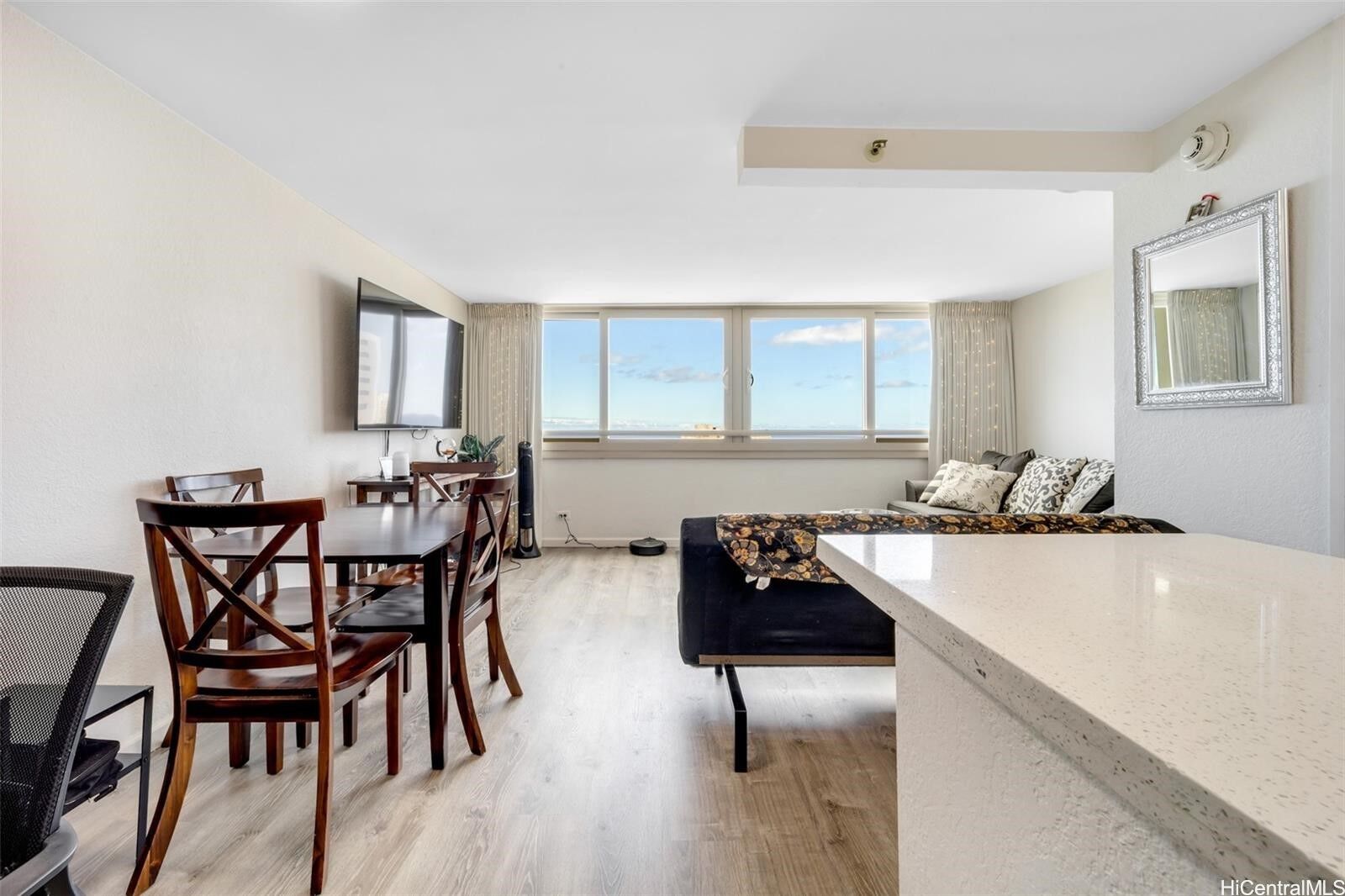 Property Photo: 445 Seaside Avenue 3820 HI 96815