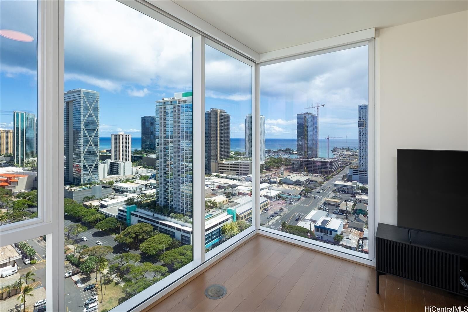 Property Photo:  888 Kapiolani Boulevard 2703  HI 96813 