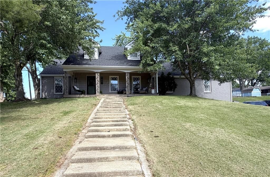 Property Photo: 1601 Maple Street MO 64601