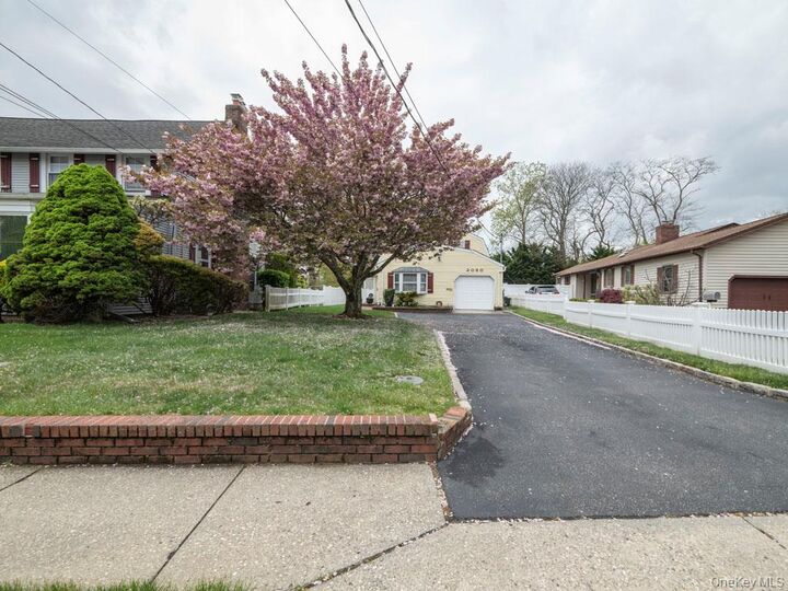 Property Photo:  2080 Seamans Neck Road  NY 11783 