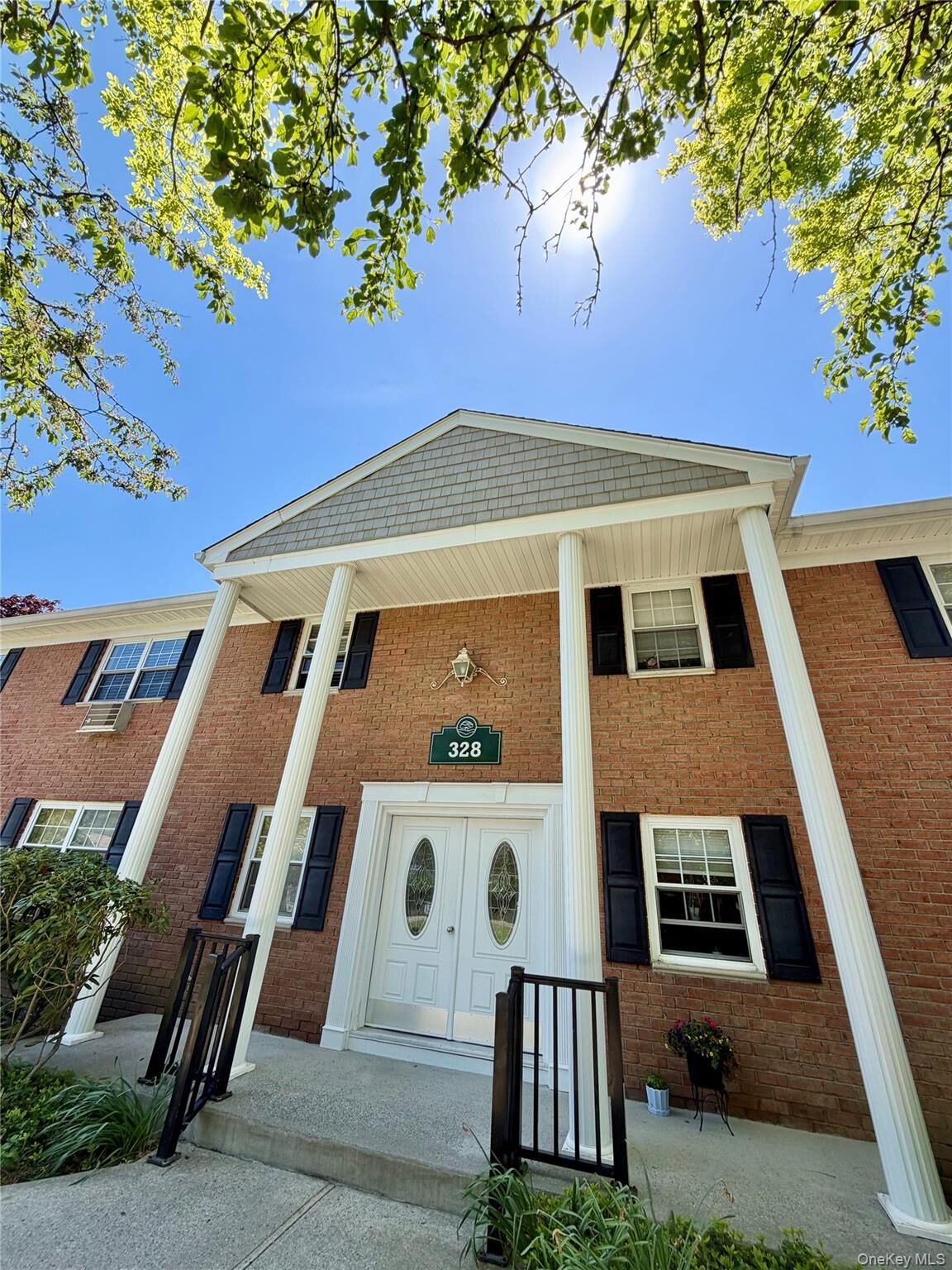 Property Photo:  328 Lakeland Avenue 1A  NY 11782 