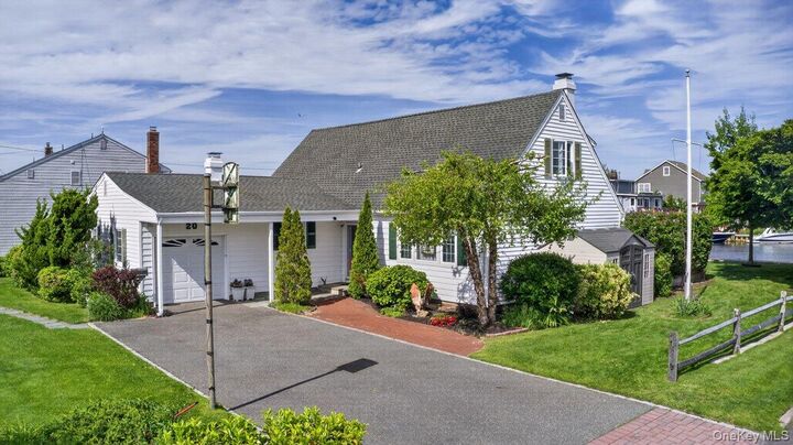 Property Photo: 20 Bayview Lane NY 11701