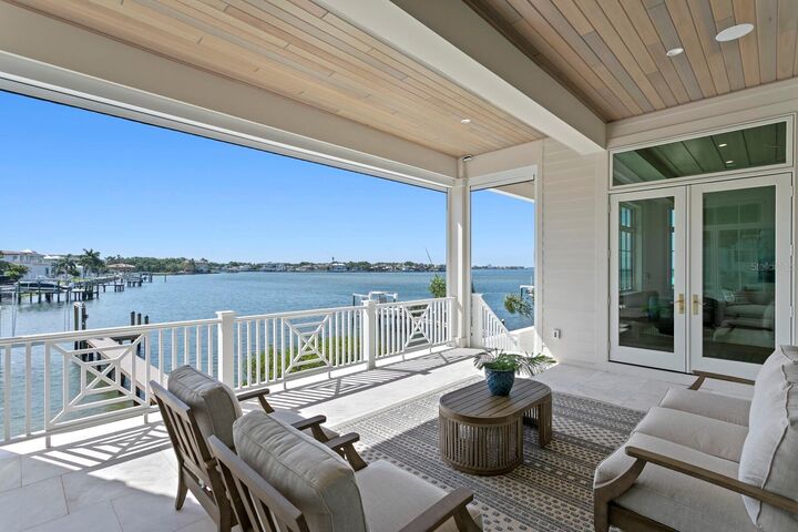 Property Photo: 16 Sandpiper Road FL 33609
