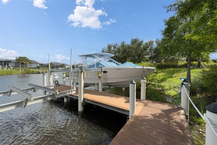 Property Photo:  11721 Rive Isle Run  FL 34219 