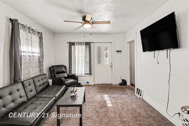 Property Photo:  810 McKinley Street  MI 48906 