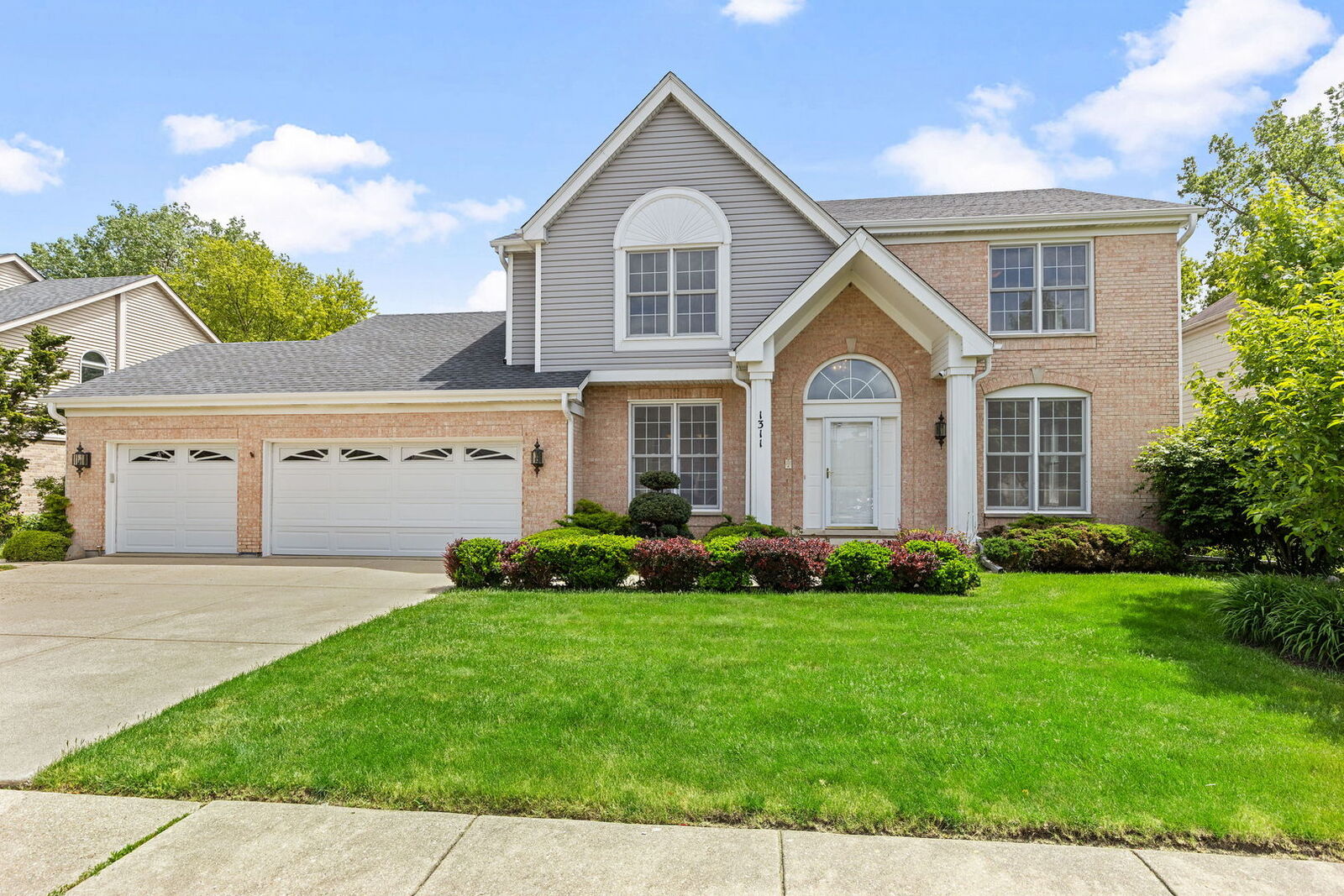 Property Photo: 1311 Callen Lane IL 60016