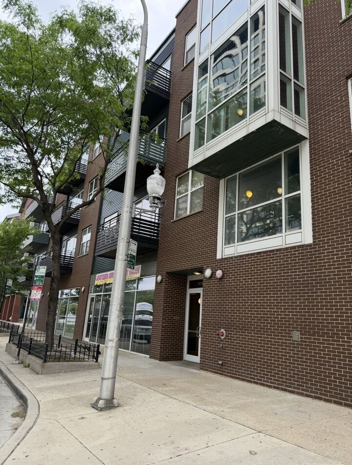Property Photo:  17 W 35th Street 303  IL 60616 