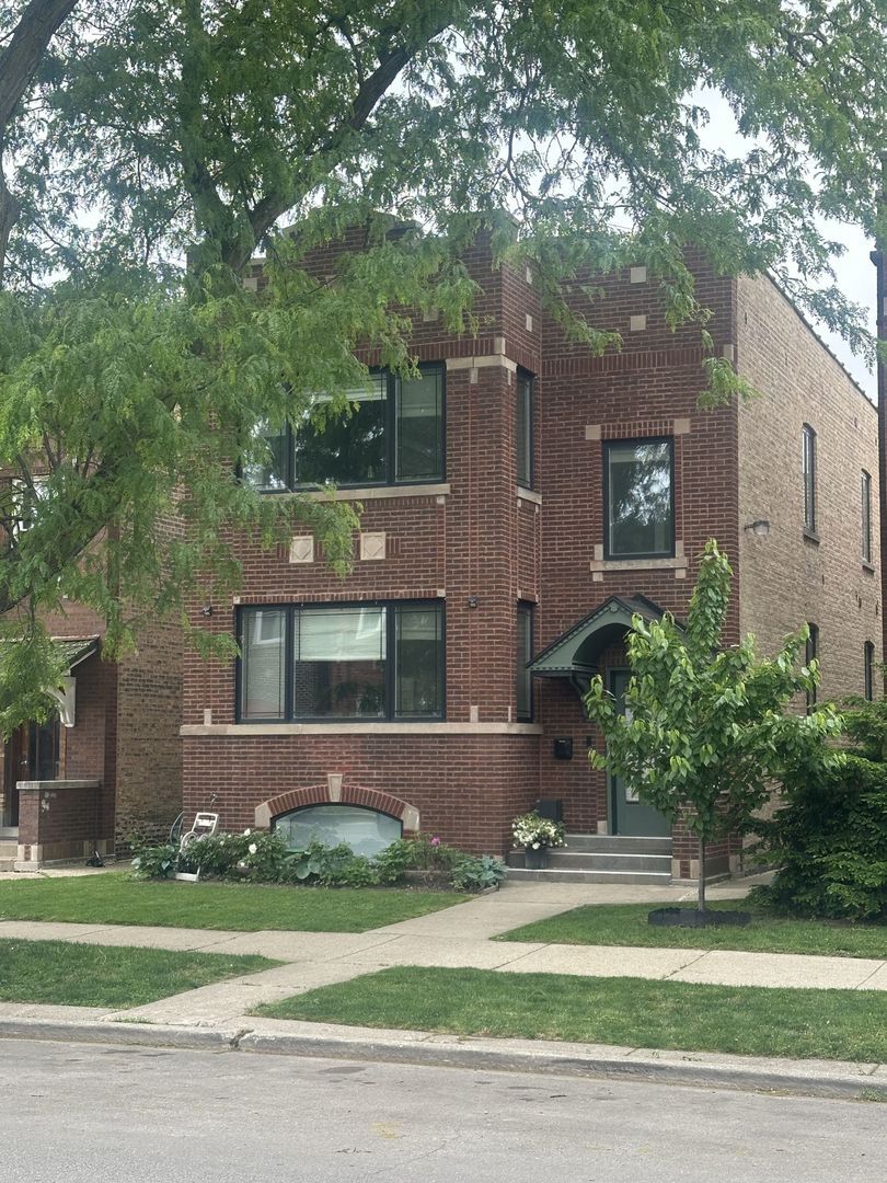 Property Photo:  3640 N Troy Street G  IL 60618 