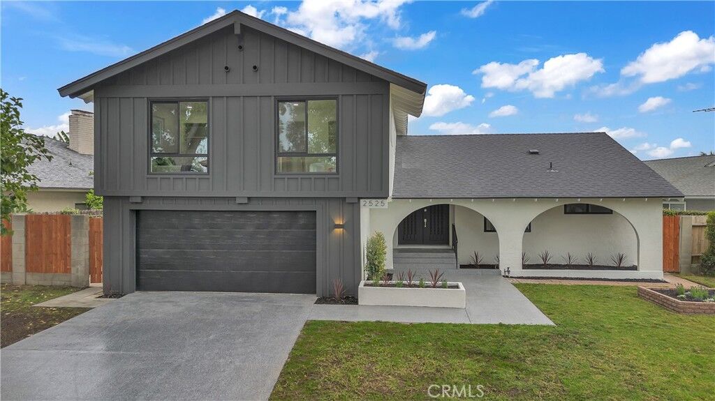 Property Photo:  2525 N Pacific  CA 92706 