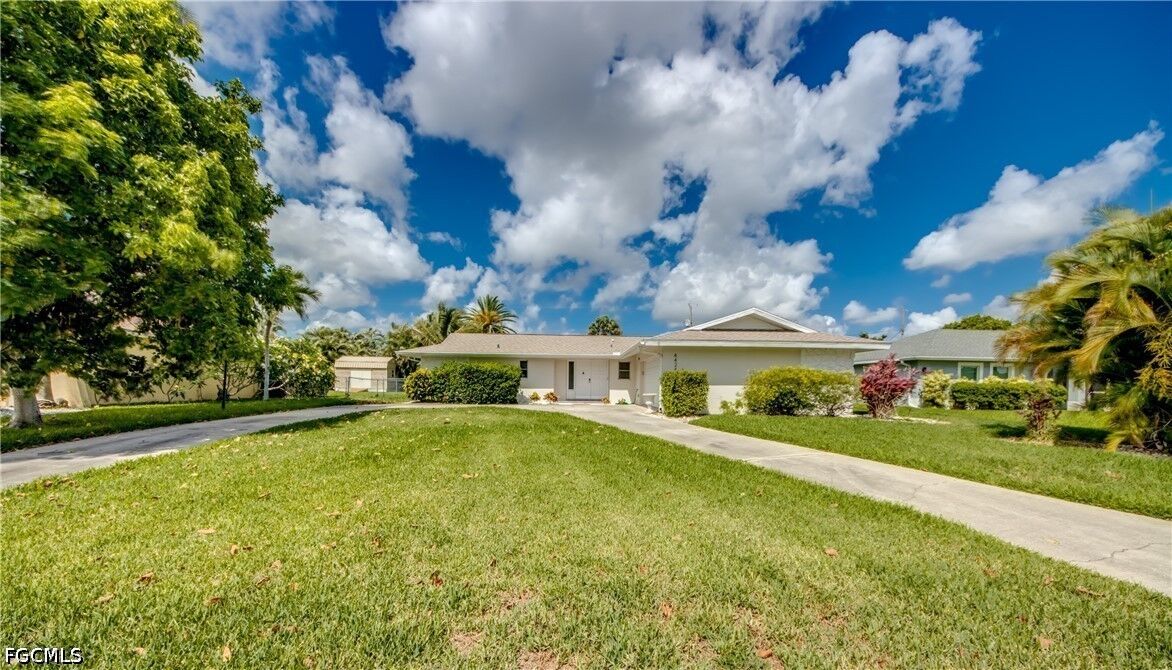 Property Photo:  4424 SE 11th Place  FL 33904 