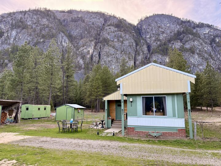 Property Photo:  5 Stecker Rd  WA 99146 