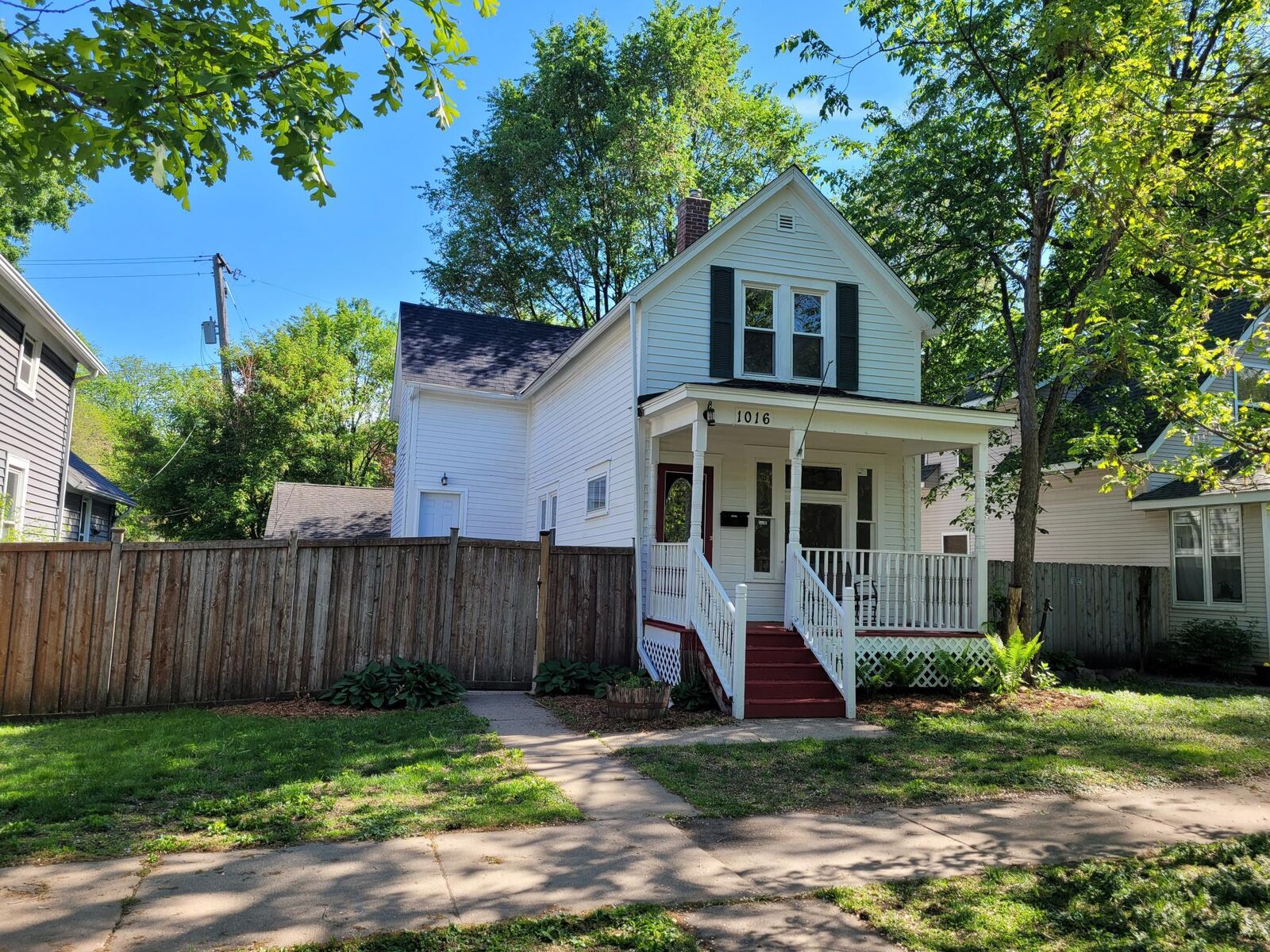 Property Photo:  1016 James Avenue  MN 55102 