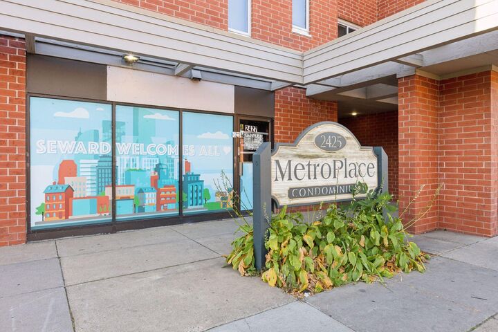 Property Photo:  2425 E Franklin Avenue 209  MN 55406 