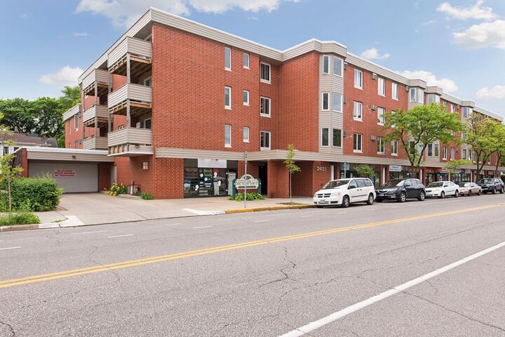 Property Photo:  2425 E Franklin Avenue 209  MN 55406 