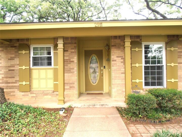 Property Photo:  2911 Norwood Lane  TX 76013 
