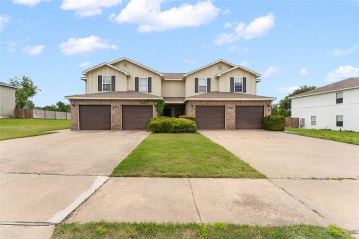 Property Photo:  1908 Azlin Place  AR 72761 