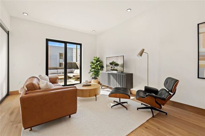 Property Photo:  319 SE Market Alley 202  AR 72712 