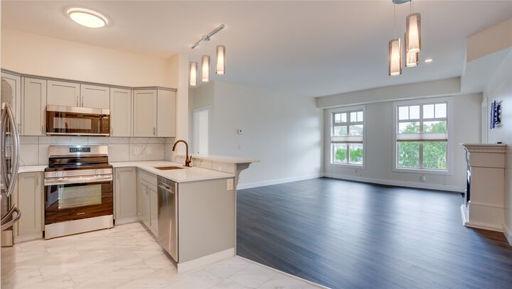 Property Photo: 2551 Shoreline Drive 412 BC V4V 2P2