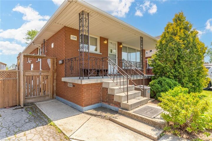 Property Photo:  186 Adeline Avenue  ON L8H 5T8 
