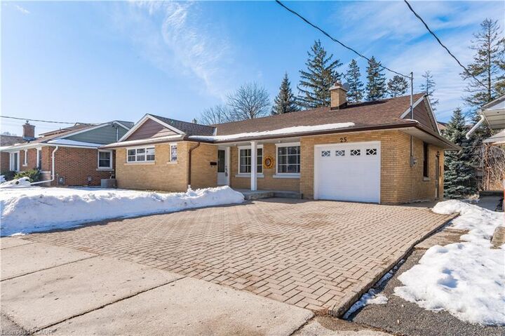Property Photo:  25 Hahn Place Main  ON N2M 1R4 