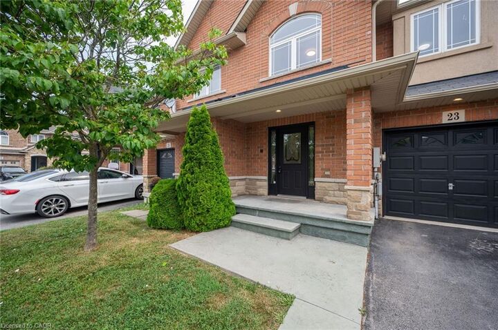 Property Photo: 23 Bellflower Boulevard ON L0R 1P0