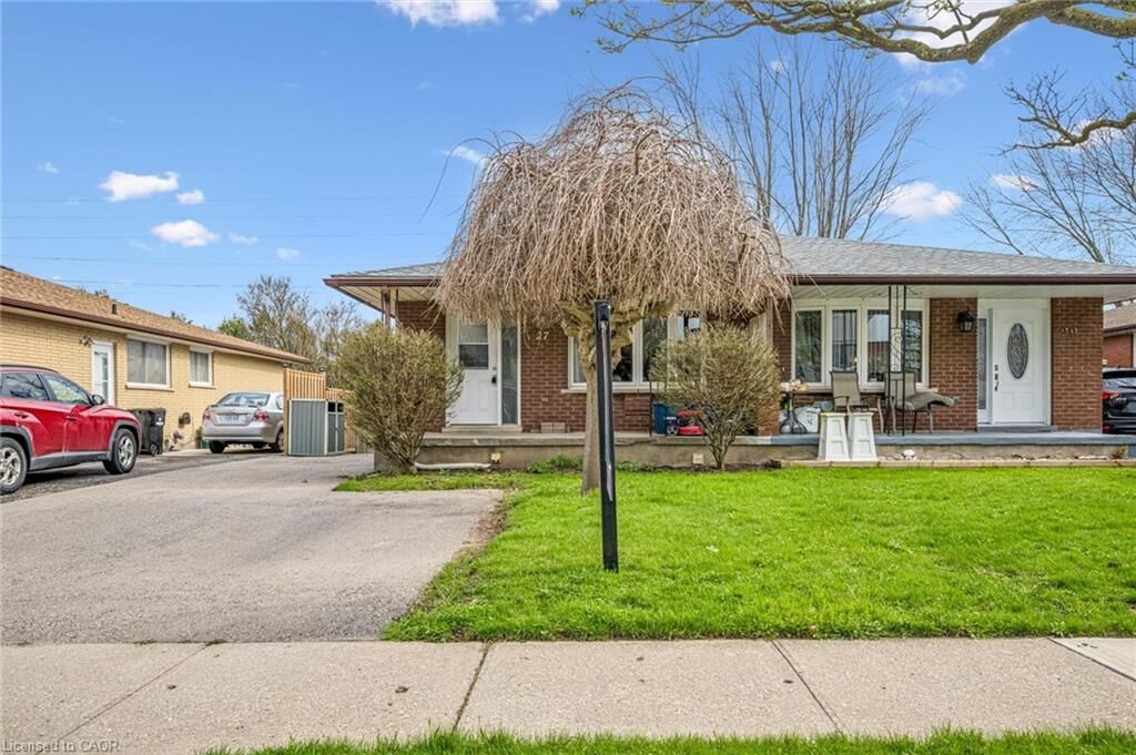 Property Photo: 27 Vicmount Drive ON N2M 2A2
