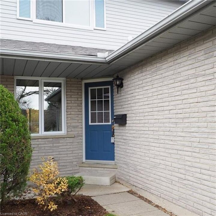 Property Photo:  425 Kingscourt Drive 3  ON N2K 3R4 