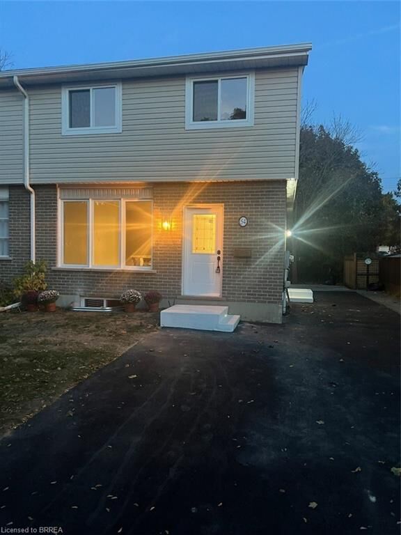 54 Debby Crescent — photo 1