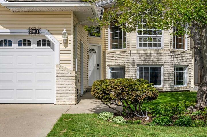 Property Photo:  100 Macewan Park Manor NW  AB T3K 4G6 