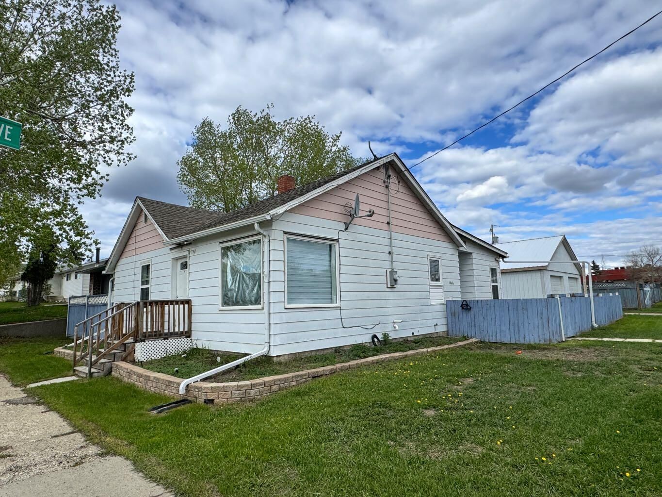 Property Photo:  10616 104 Avenue  AB T0H 1L0 
