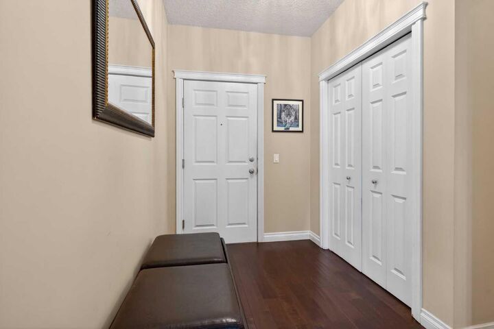 Property Photo: 14 Hemlock Crescent SW 7305 AB T3C 2Z1