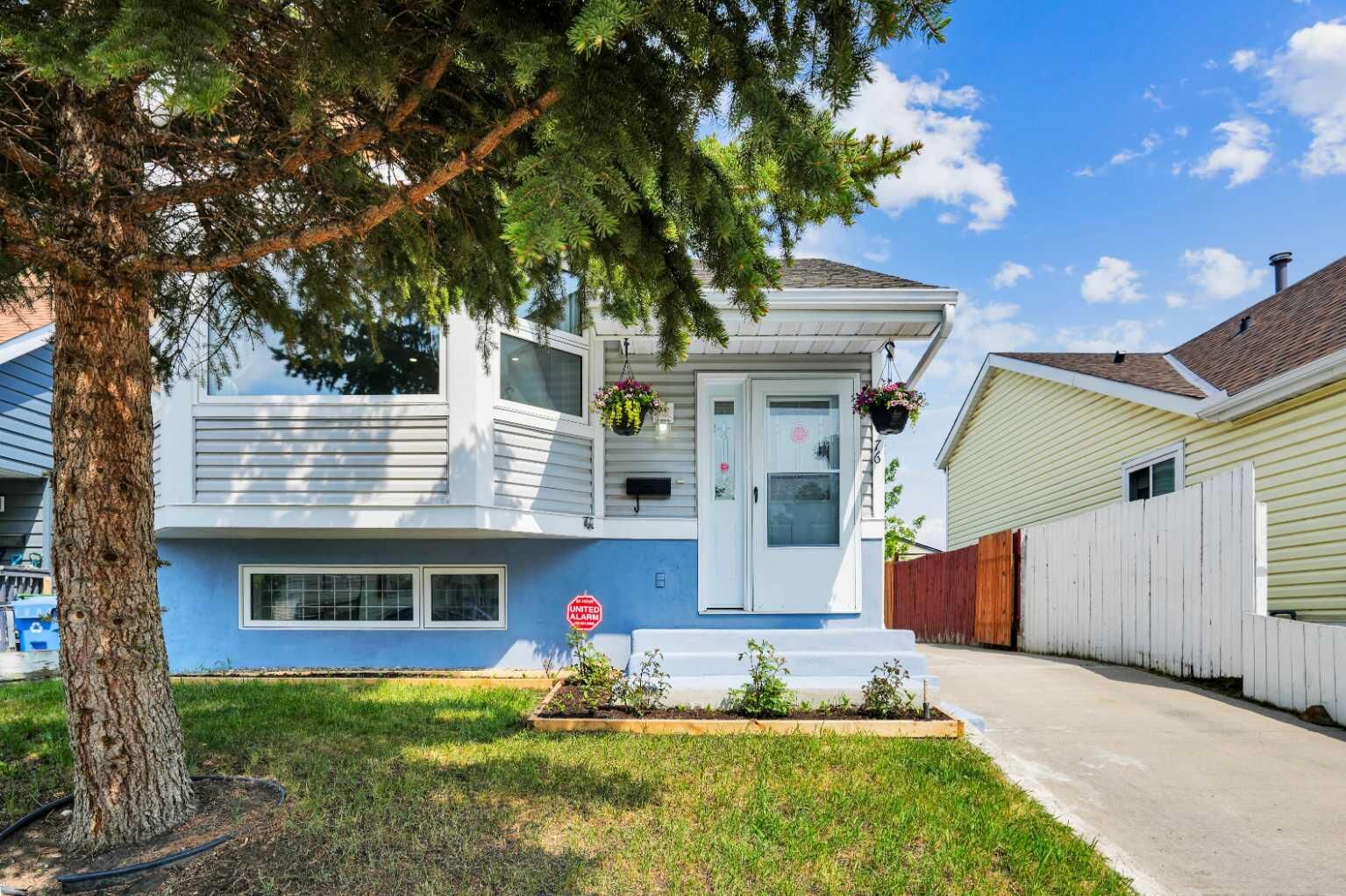 Property Photo:  76 Aberfoyle Close NE  AB T2A 6S6 
