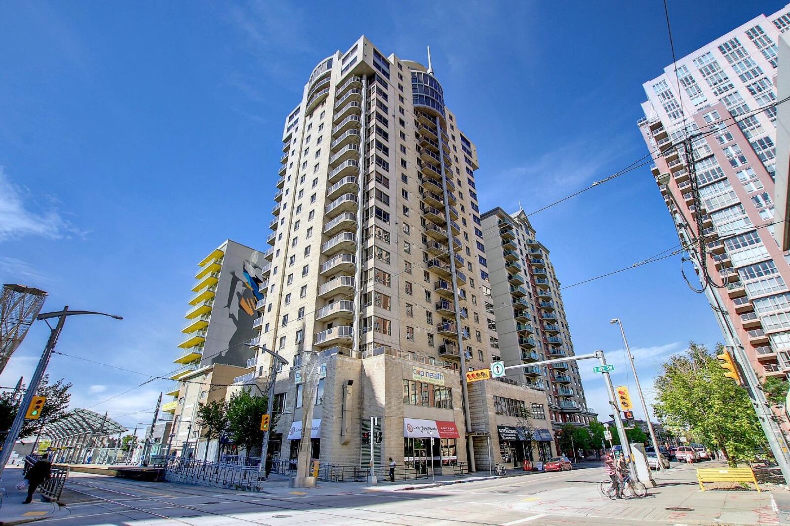Property Photo:  683 10 Street SW 1705  AB T2P 5G3 