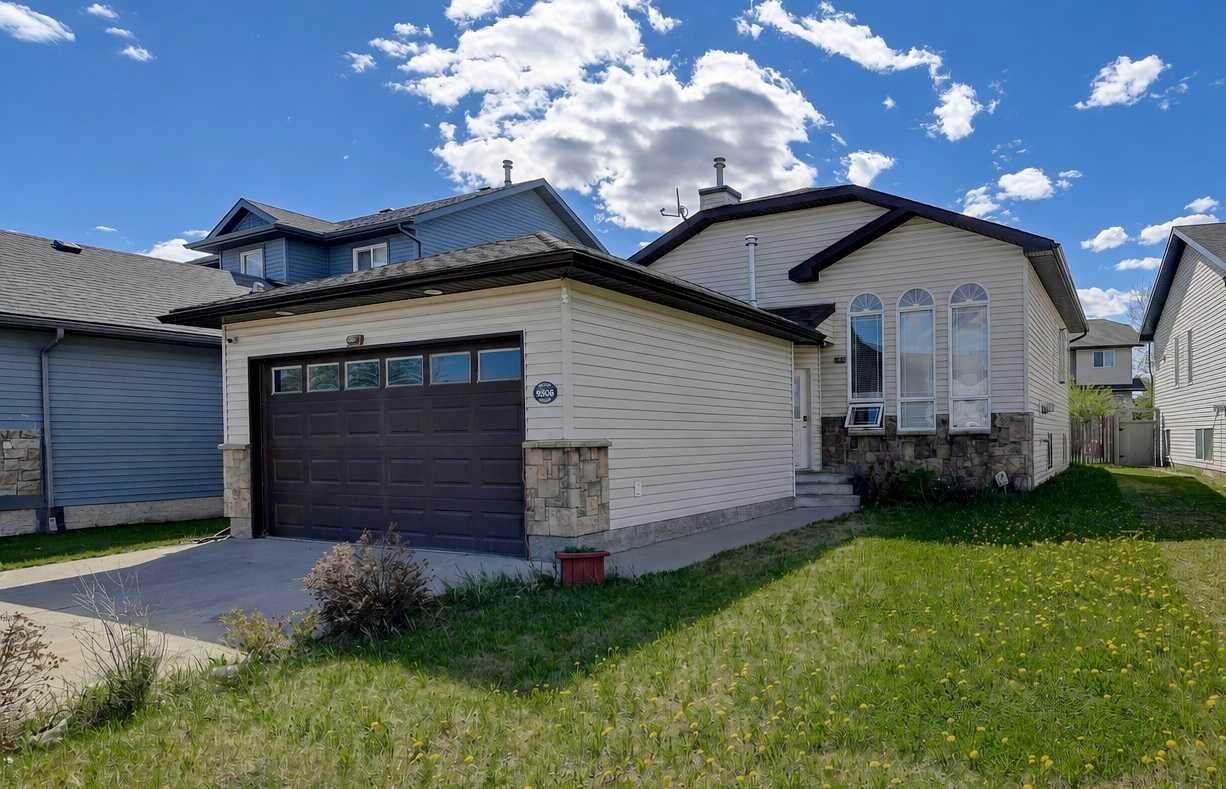 Property Photo: 9506 91 Street AB T8X 1V3