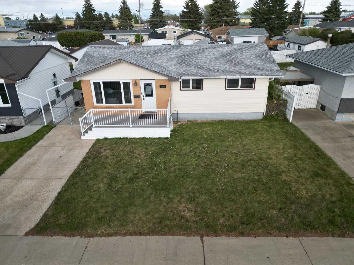 Property Photo:  2169 20 Avenue SE  AB T1A 3X8 