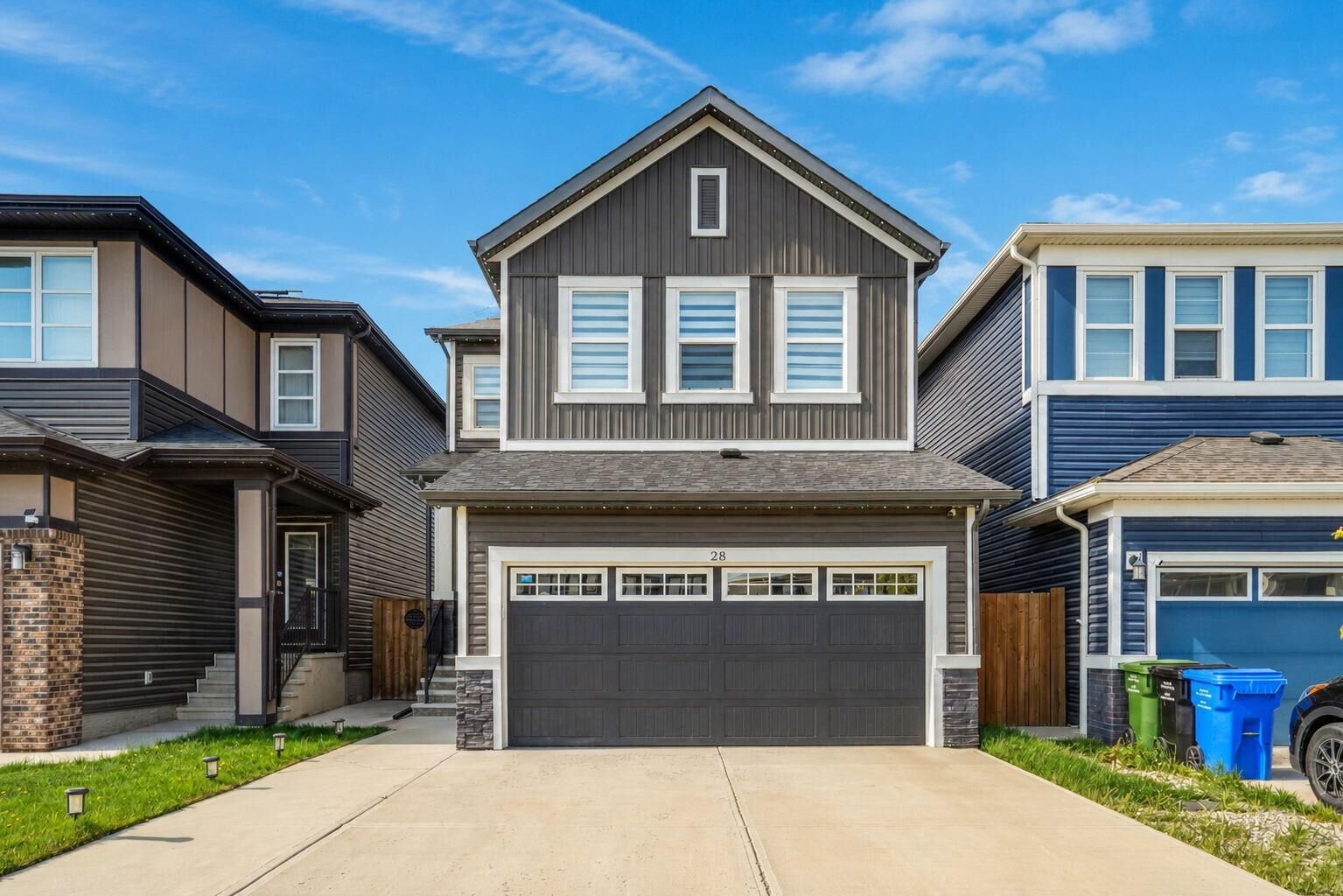 Property Photo:  28 Carringsby Avenue NW  AB T3P 1R9 