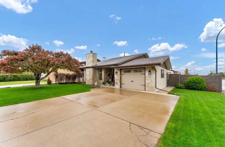 Property Photo:  110 Carry Crescent SE  AB T1B 3J8 
