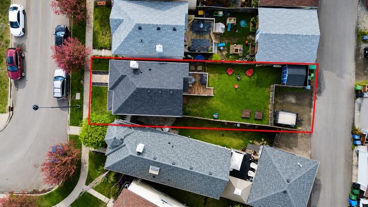 Property Photo:  168 Prestwick Heights SE  AB T2Z 4H9 