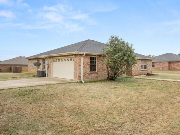 Property Photo: 6093 Fagan LA 70634