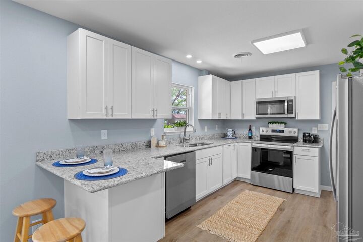 Property Photo: 100 S Savannah St FL 32503