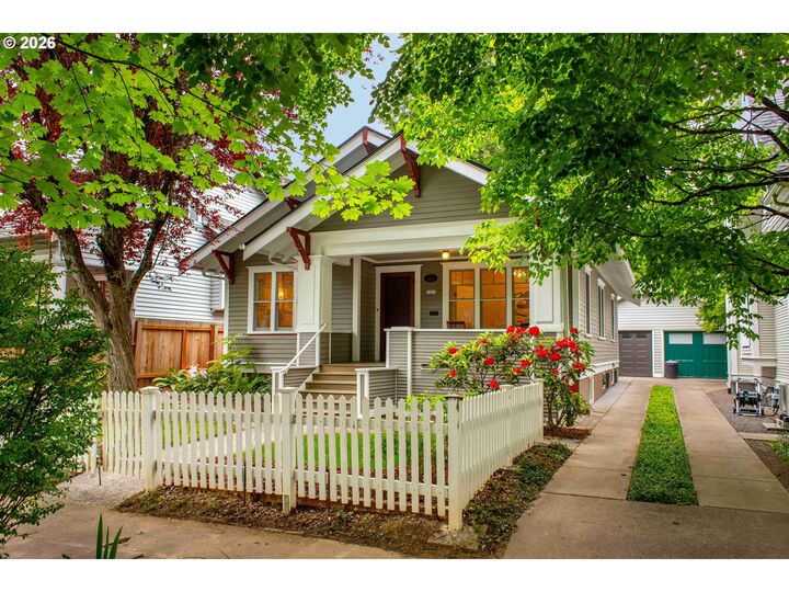 Property Photo:  3203 SE Tibbetts St  OR 97202 