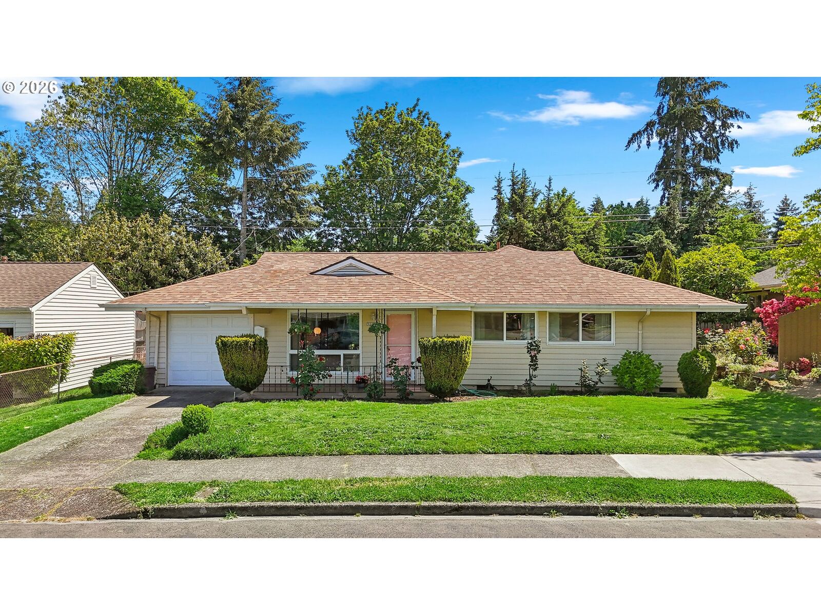 Property Photo: 9006 N Gilbert Ave OR 97203