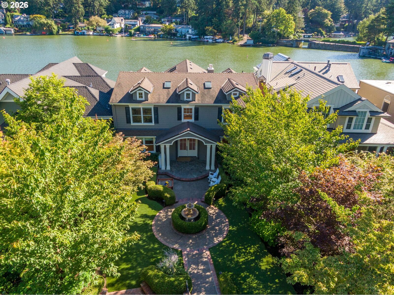 Property Photo: 616 Cabana Ln OR 97034