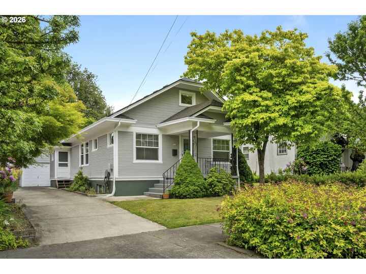 Property Photo:  102 NE 45th Ave  OR 97213 