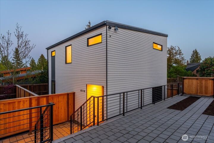 Property Photo: 4120 Burke Avenue N WA 98103