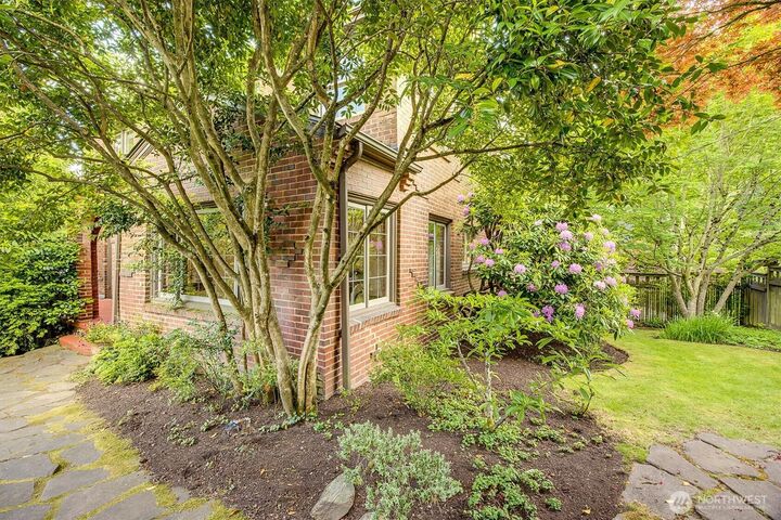 Property Photo: 3601 E Cherry Street WA 98122